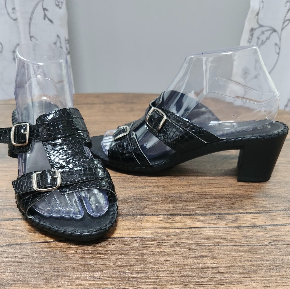 La Plume black patent leather Adjustable T-strap Slide sandals low heel 38/7